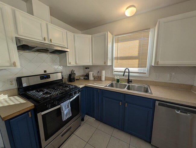 Building Photo - 516 Grammercy Pl