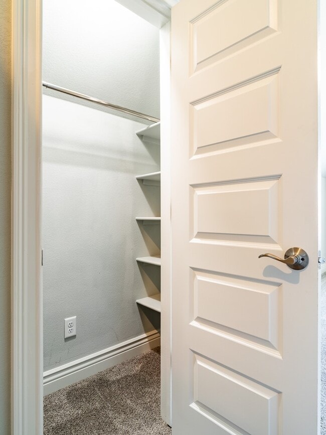 Building Photo - 1671 Sunrise Cir