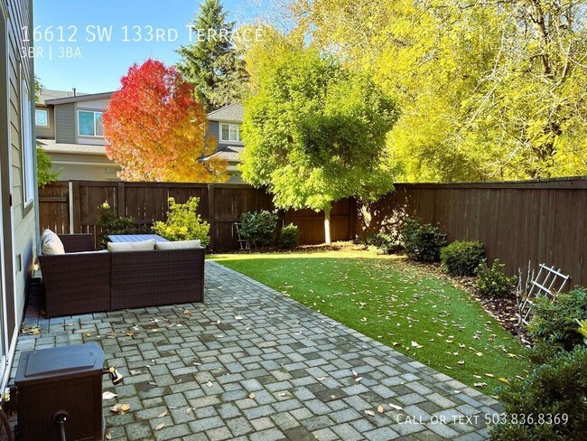 Building Photo - Perfection On A Private Lot Backing To Gre...