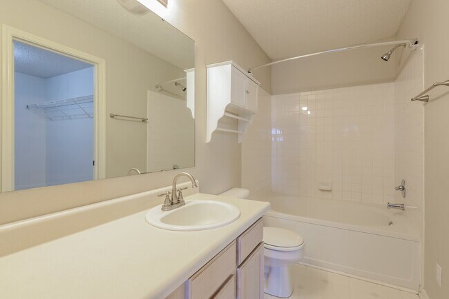 Building Photo - 15007 Redcliff Dr