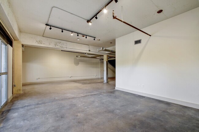 Building Photo - 215 Coca-Cola Pl