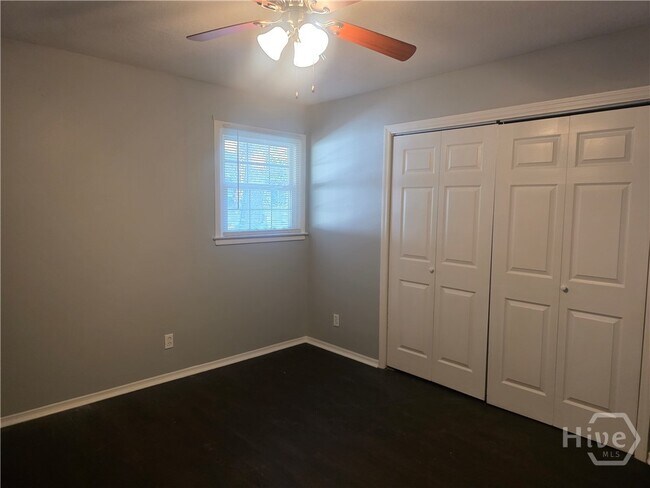 Building Photo - 213 Westwood Dr