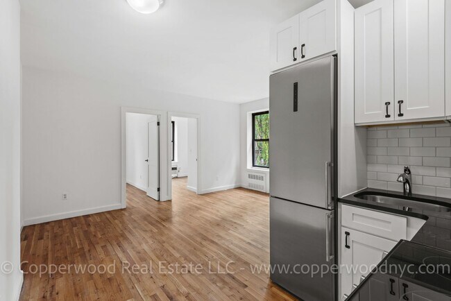 Interior Photo - 315 East 84th St