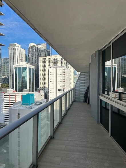 Building Photo - 1010 SW 2nd Ave