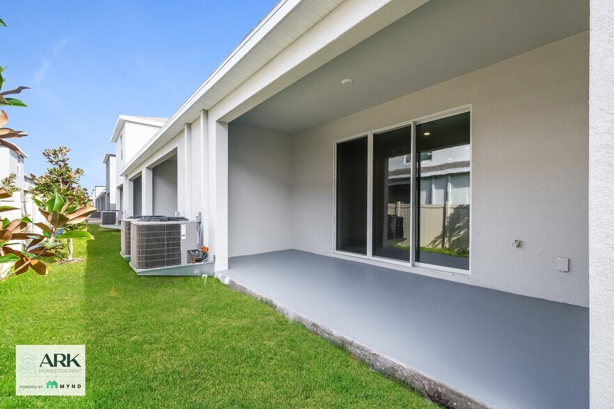 Building Photo - 2905 Suncoast Plains Dr
