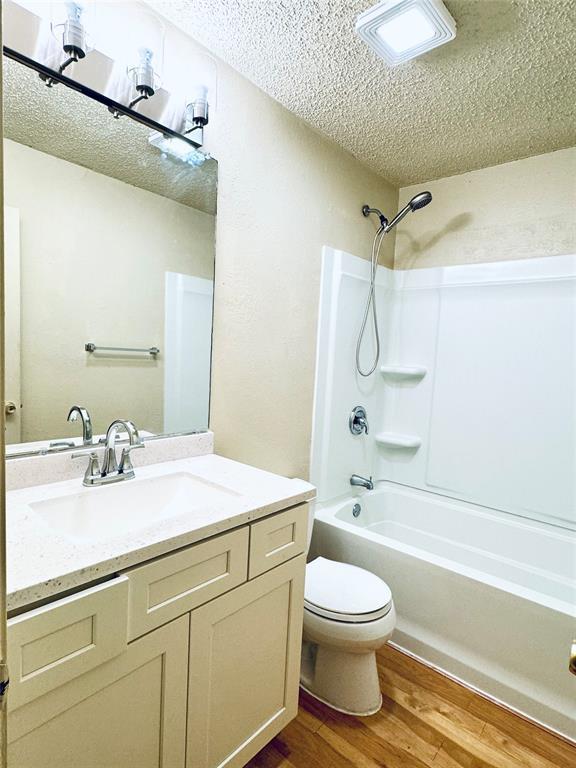 Building Photo - 2409 Berkett Dr