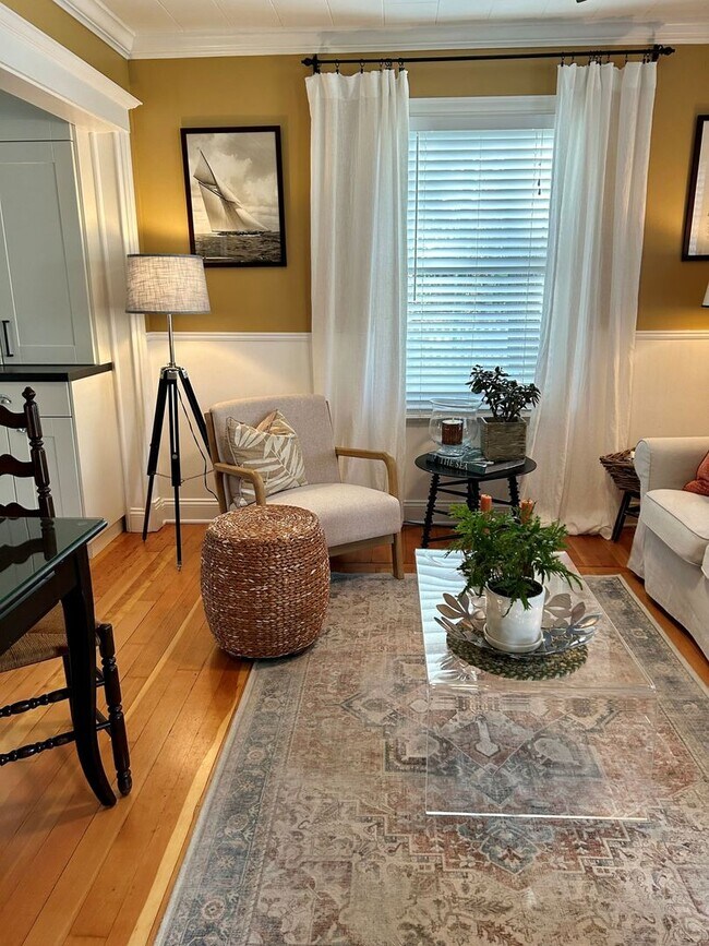Building Photo - Your Cozy Off-Season Retreat