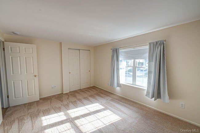 Building Photo - 17 Fairview St