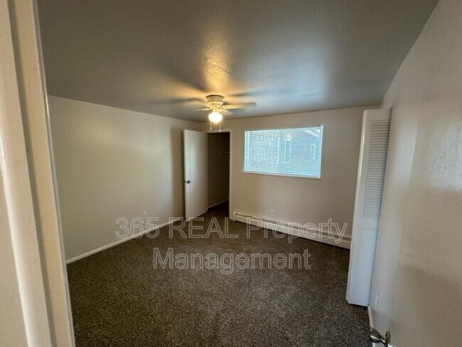 Building Photo - 1476 E 16th St