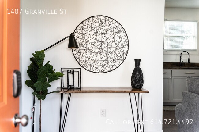 Building Photo - 1487 Granville St