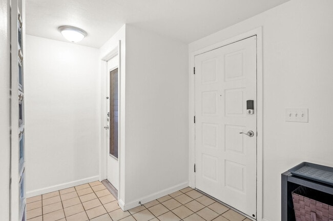 Building Photo - 7021 Sonata Dr