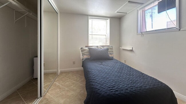 Building Photo - 510 W Olive Ave