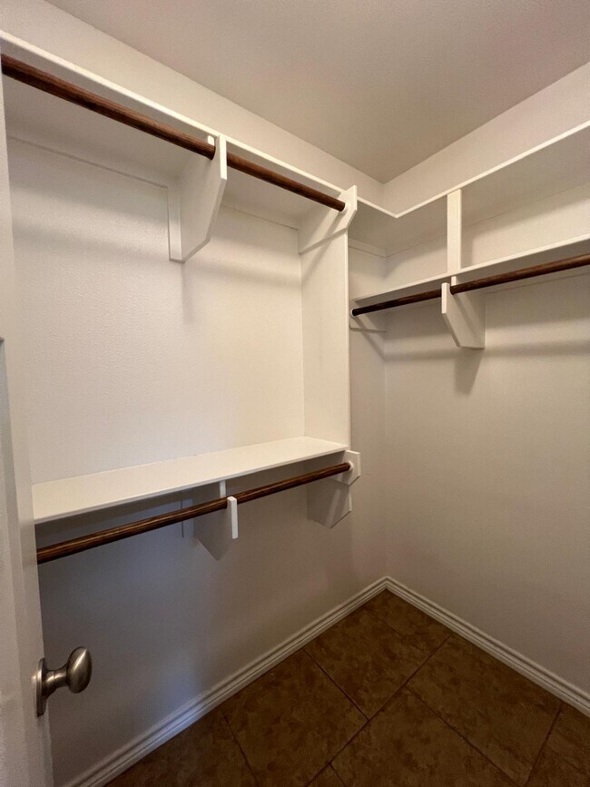 Building Photo - 3100 Claremont Dr