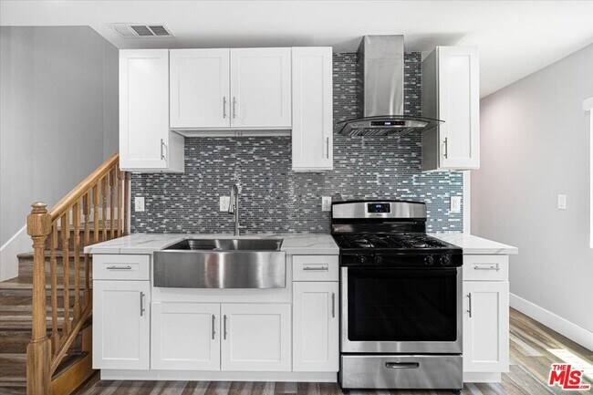 Building Photo - 6652 Orion Ave