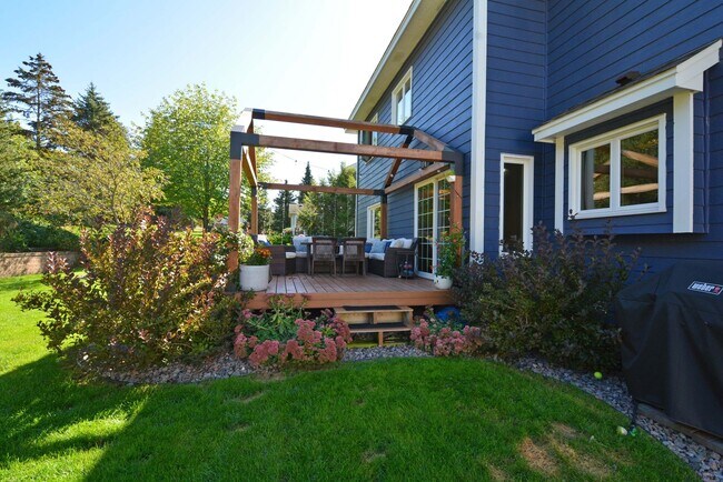 Building Photo - Beautiful 4-Bedroom Home in Vadnais Height...