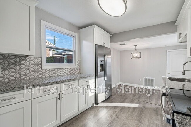 Building Photo - 5408 5th Ave N