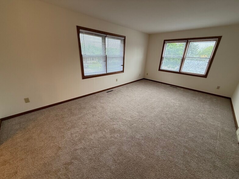 Building Photo - 1627 Rustic Dr