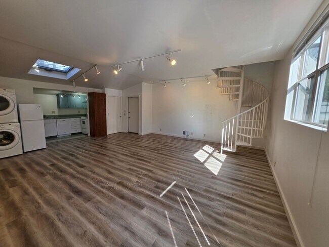 Building Photo - 126 E Edgar St