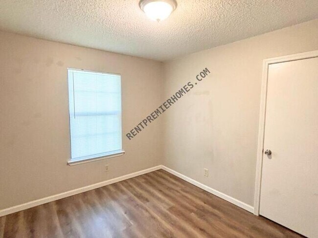 Building Photo - 238 Briarpatch Ln