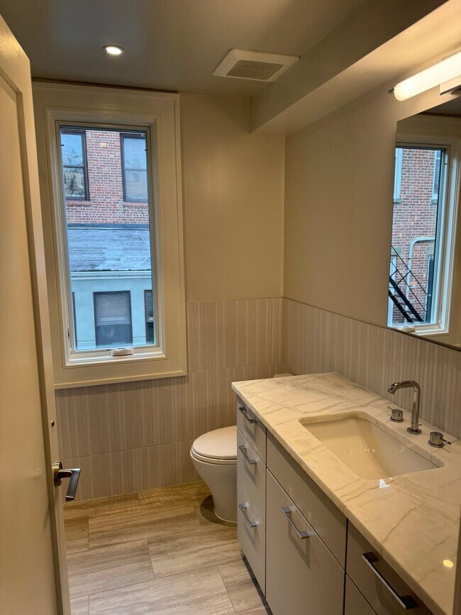 Building Photo - 625 Court St