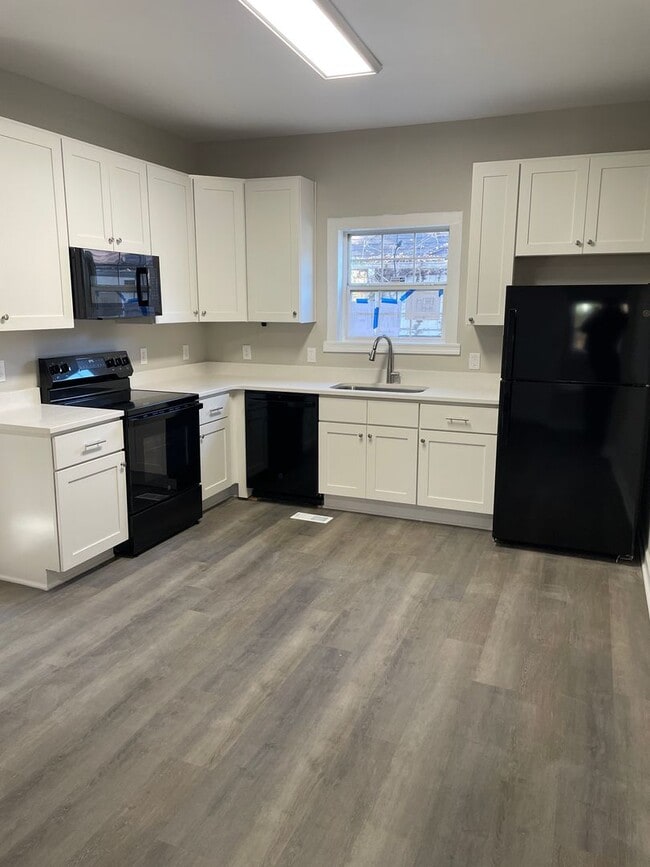 Building Photo - 628 Goldfloss St