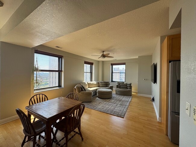 Building Photo - 606 W Wisconsin Ave