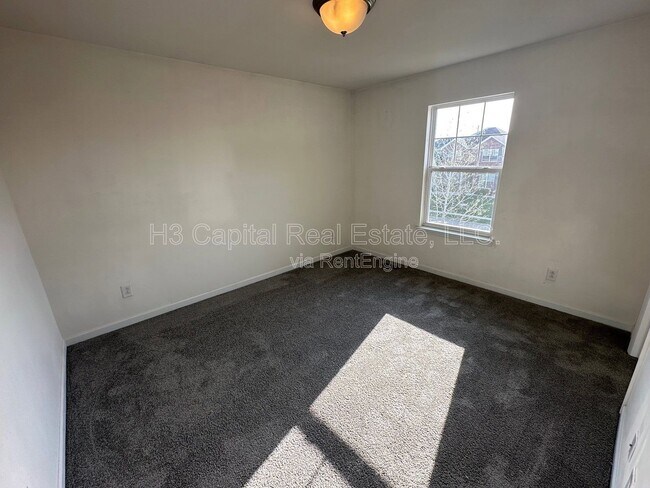 Building Photo - 116 Forest Oaks Dr