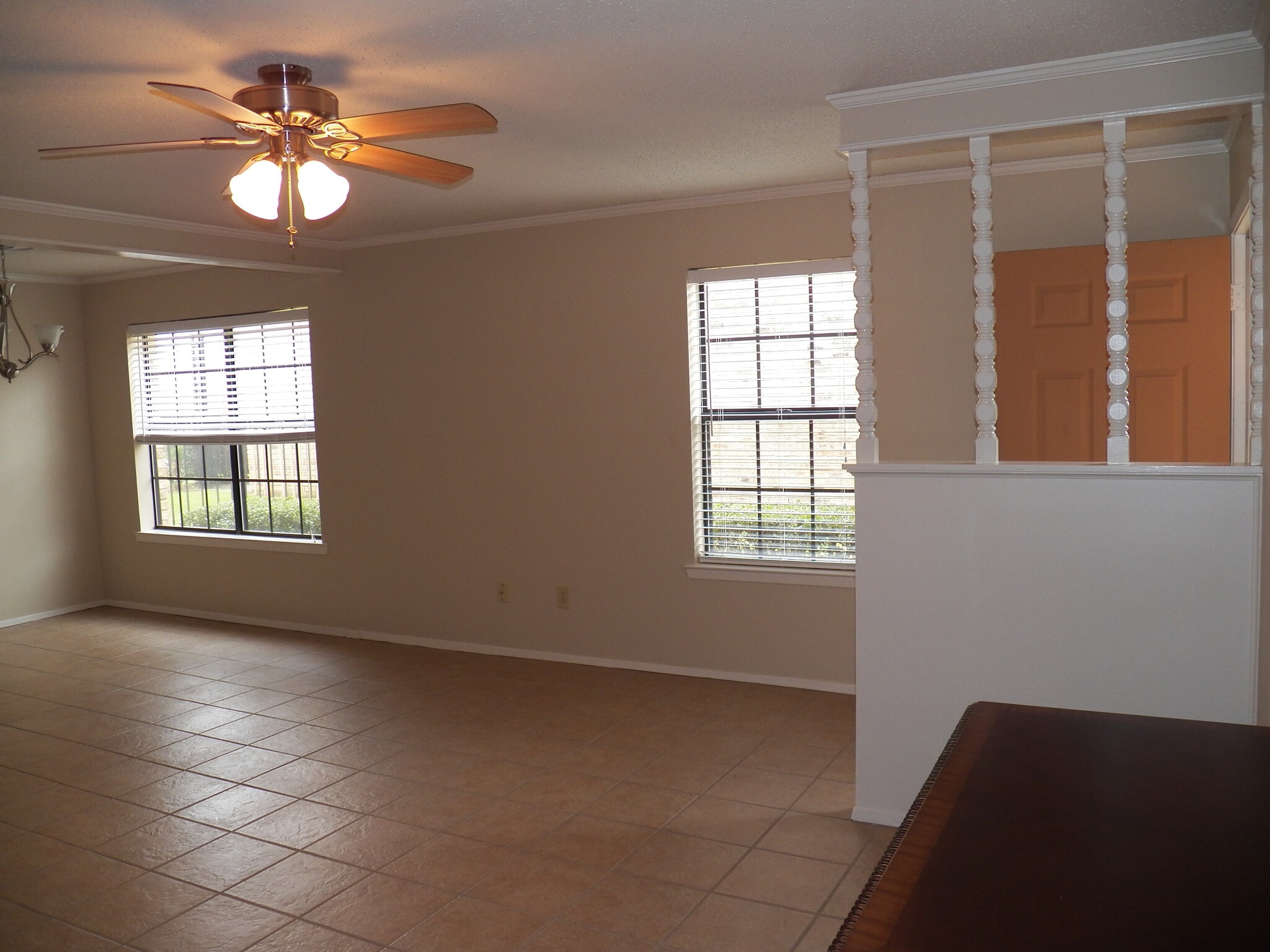 Living Area - 400 W South Town Dr