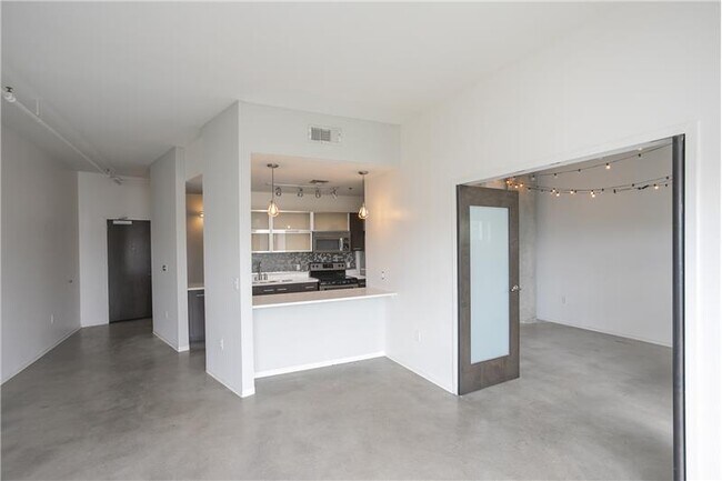 Building Photo - 2115 Yeaman Pl