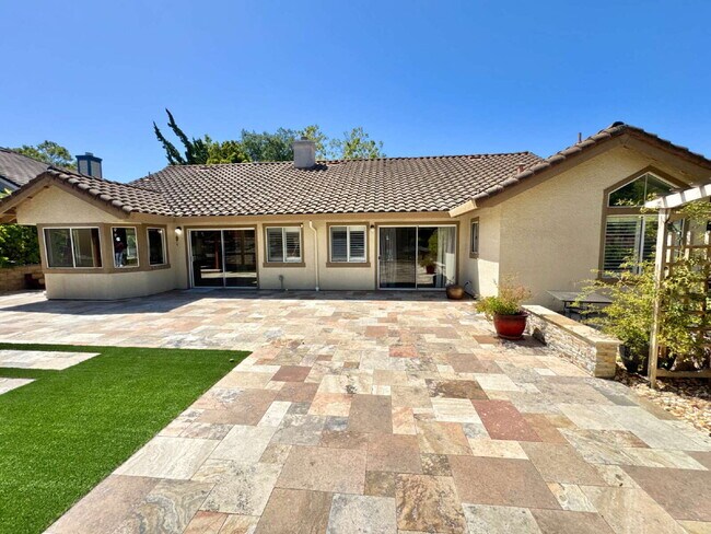 Building Photo - Bright 4 Bedroom San Jose Home With Tall Ceilings