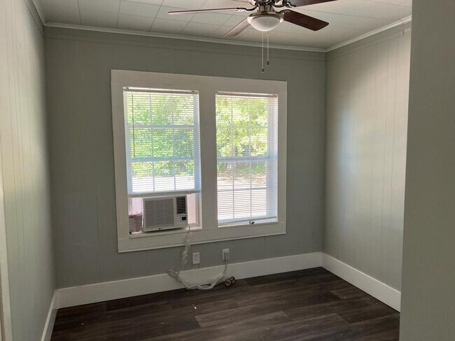 Building Photo - 434 S High St