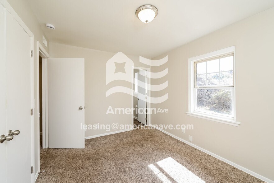 Building Photo - 2905 Galaxy Ct NE