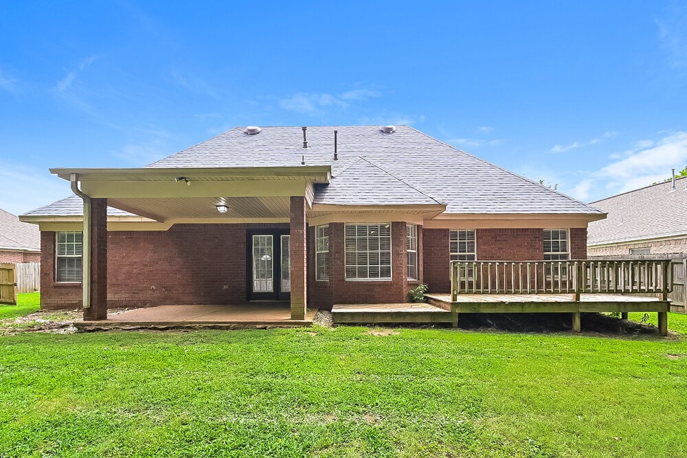 Building Photo - 216 Fawn Dr N