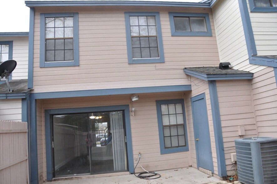 Building Photo - 2982 Embassy Ct