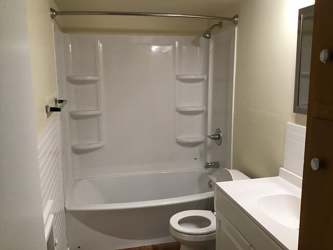 Building Photo - Bolivar MO 1 Bed, 1 Bath Apartment