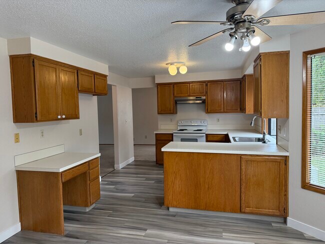 Building Photo - 7050 SW 174th Ave