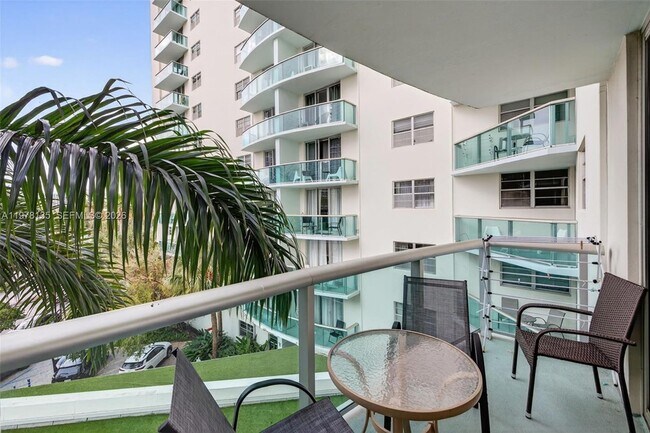 Building Photo - 3801 S Ocean Dr
