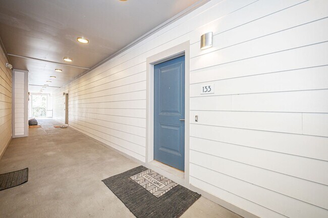 Building Photo - Fully Furnished Condo Near Downtown Ocean Springs