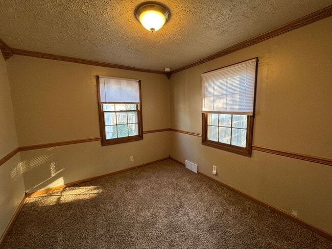 Building Photo - PRICE REDUCED! 4 Bedroom, 1.5 Bathroom Hou...