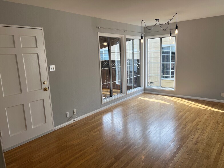 Building Photo - 3841 Westwood Blvd