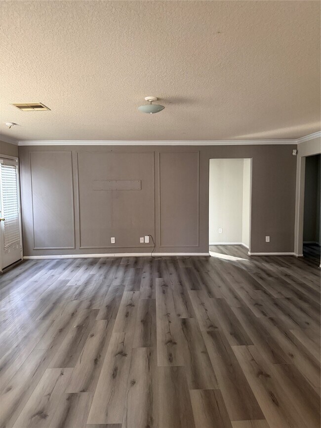 Building Photo - 3411 Apple Dale Dr