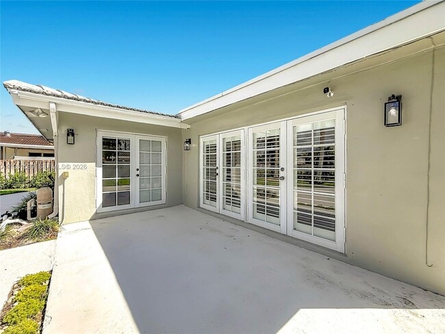 Building Photo - 2533 NE 21st Terrace