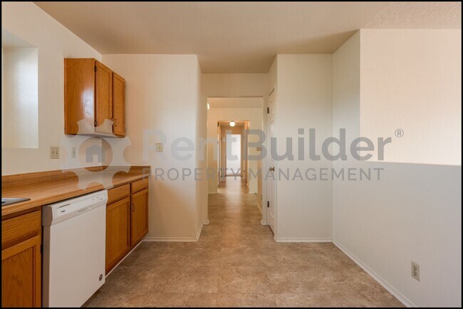 Building Photo - !!!PRICE IMPROVMENT!!!