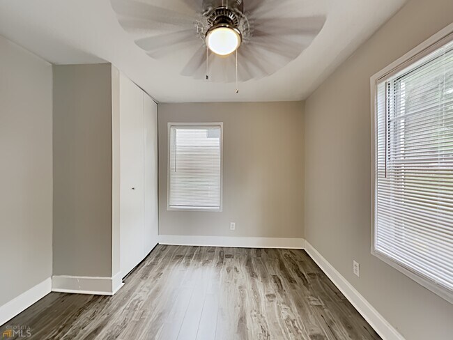 Building Photo - 908 Kennesaw Dr
