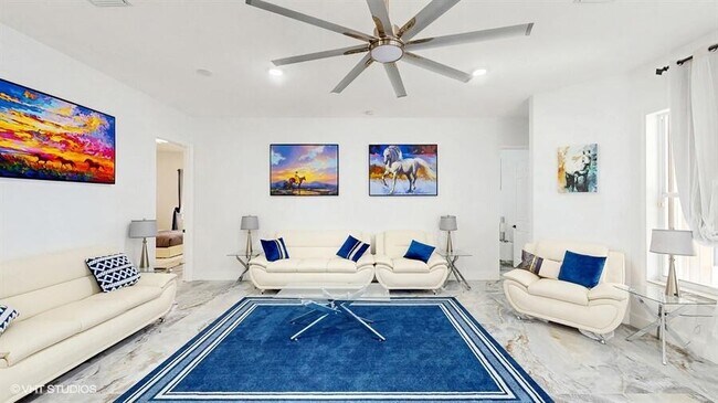 Building Photo - 15700 Carrera Ln