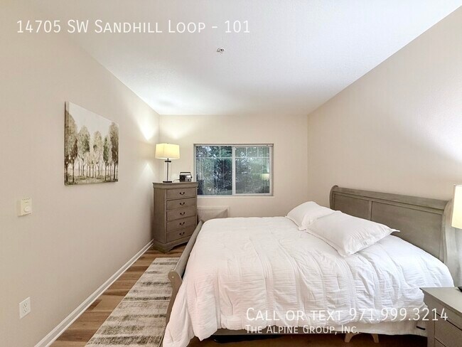 Building Photo - 14705 SW Sandhill Loop