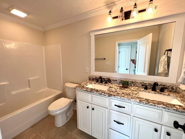 Building Photo - Elegant & Spacious 4-Bedroom Home in Hahira with Gourmet Kitchen, Private Backyard & Luxurious Ow...