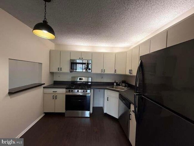Building Photo - 65 Joyner Ct