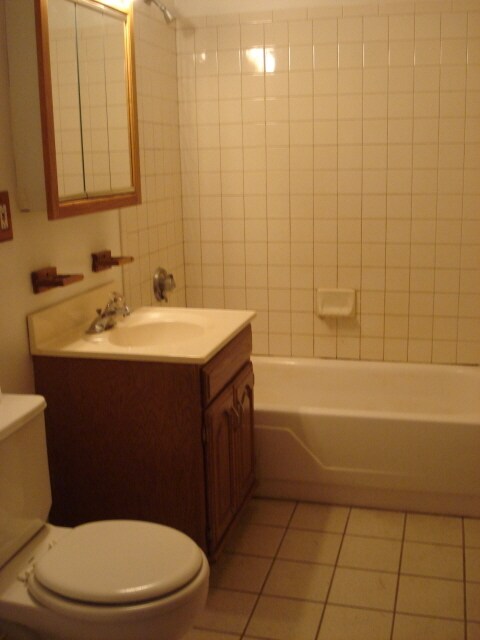 bathroom - 80 Orchard St