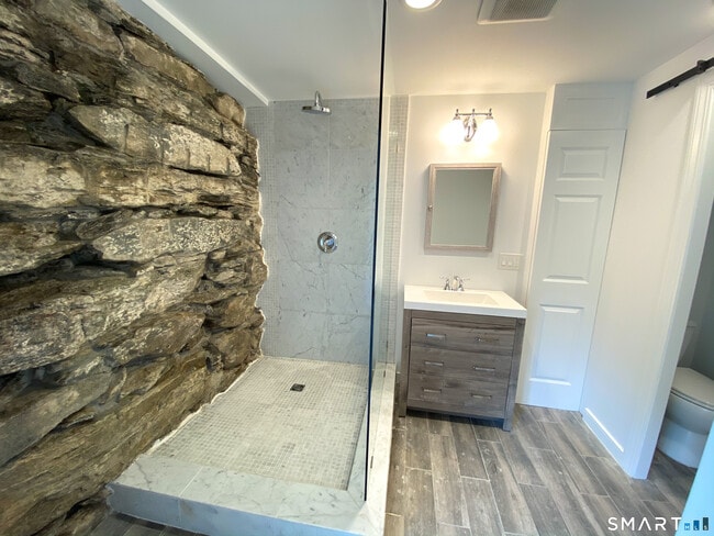 Building Photo - 165 Drum Hill Rd